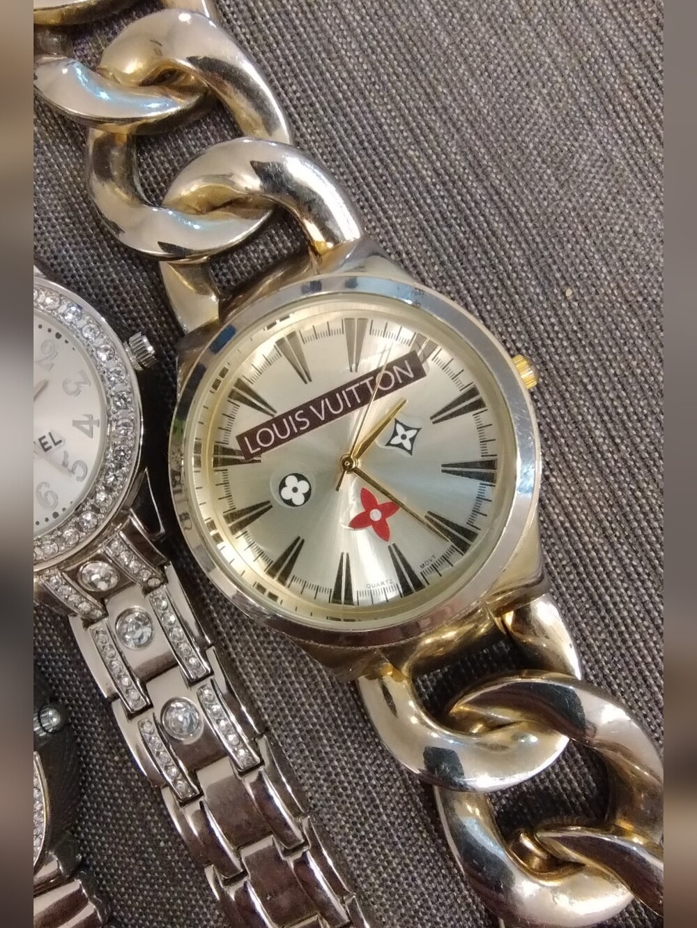 Lot of 14 Fashion Watches No Name Brands Just for Fun! All Work & have New Batts - Picture 16 of 16